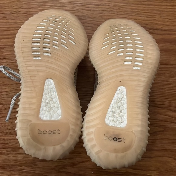 Yeezy Synth Reflective Size 5 - Picture 3 of 4